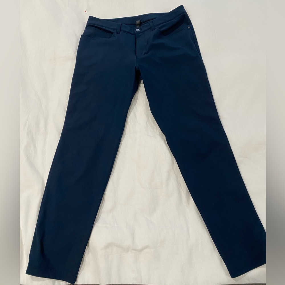 ABC Classic-Fit 5 Pocket Pant 33”. Warpstreme. Size 33” Inseam 31” BLUE